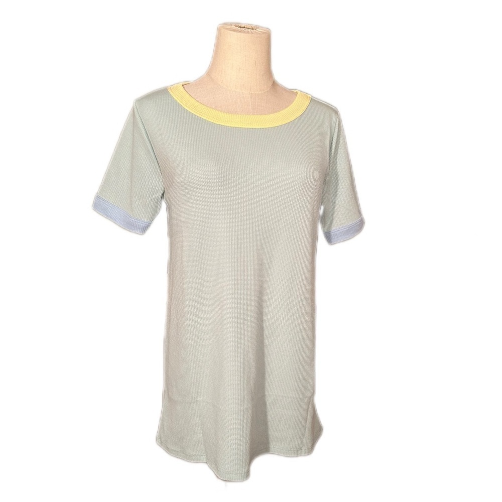 BiBi Mint Green Yellow Trim Fitted Short Sleeve Shirt Tee Sz Medium. NWOT